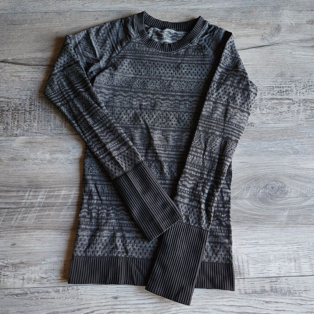 (2) Lululemon long sleeve top
